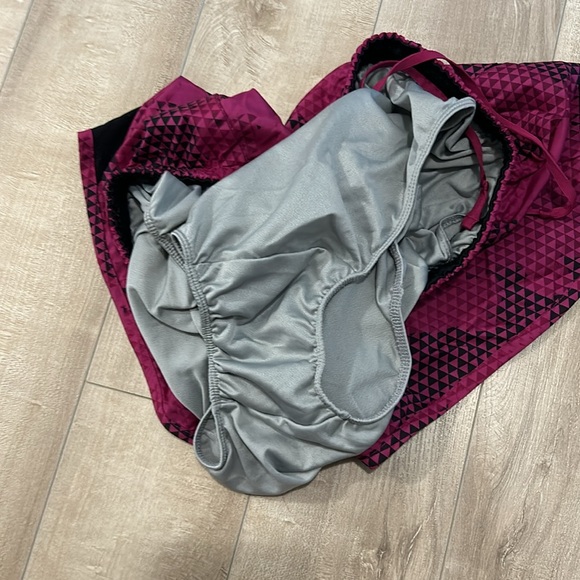 Size medium Nike dri fit running shorts - Picture 4 of 4